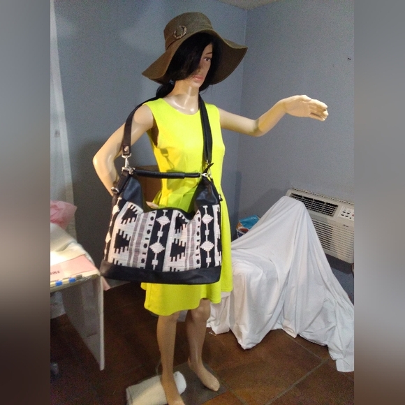 Maurice Large Utility Tote § - Picture 9 of 15